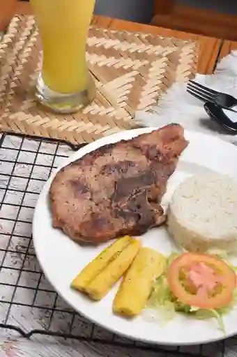 Almuerzo Ejecutivo con Chuleta de Cerdo