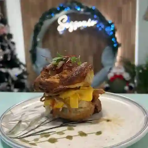 Cornetti de Carne en Salsa de Pimentón