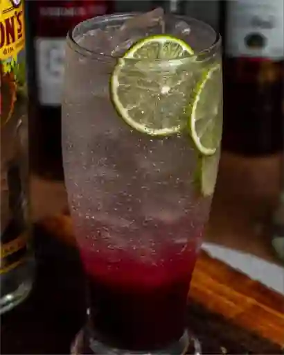 Soda Frutos Rojos 16 Oz