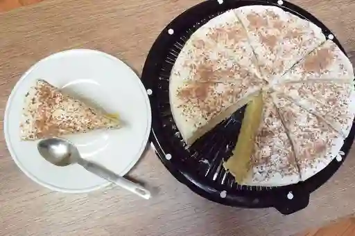 Torta Casera y Flores
