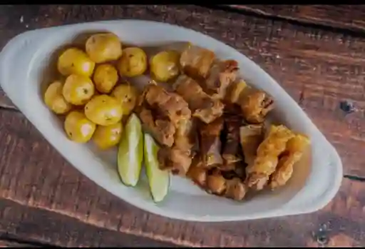 Chicharrón con Criollitas