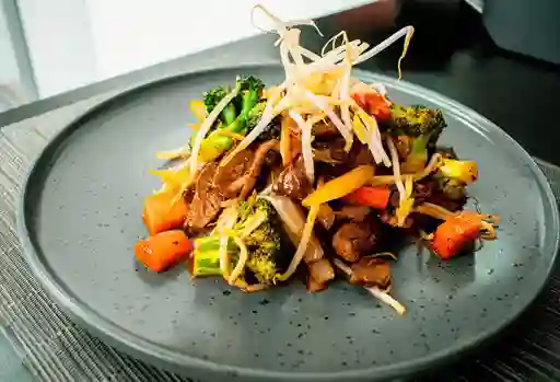 Salteado de Res con Champiñón