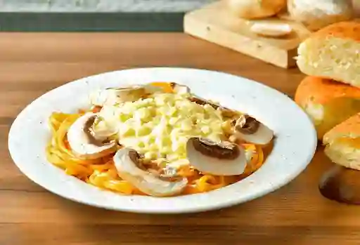 Spaguetti Pollo y Champiñones Al Wok