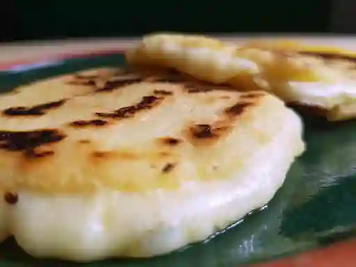 Arepa con Jamón y Queso