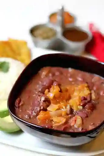 Fríjoles con Pezuña y Chicharrón