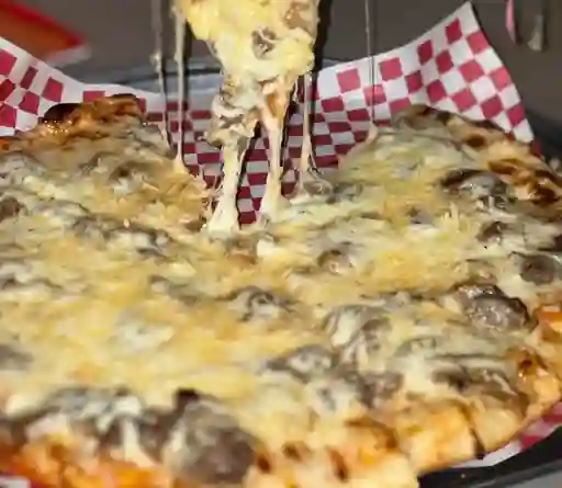 Pizza Personal Pollo y Champiñones al Ajillo