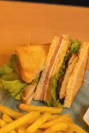 Sándwich Club 4 Carnes