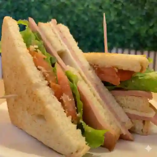 Sándwich Club Atún