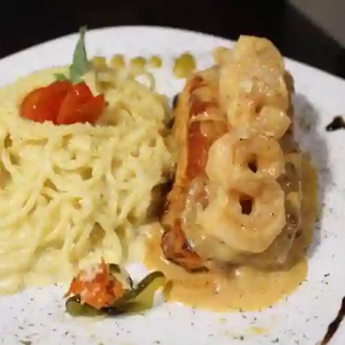 Salmón En Salsa De Camarón