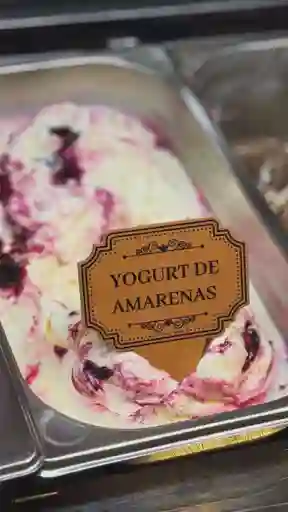 Yogurt de amarenas