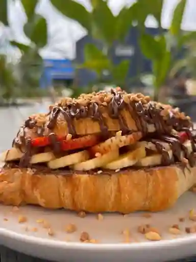Croissant nutella y fruta