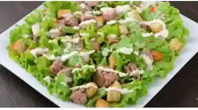 Ensalada Cesar con Atun