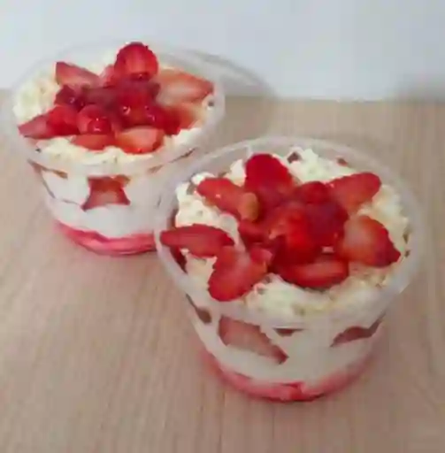 Fresas con Crema Mediana 24 oz