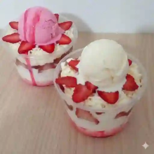 Fresas con Crema Mediana 24 oz (con helado)
