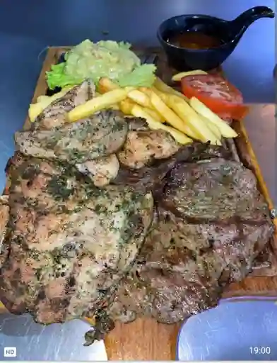 Filetes de res pollo y cerdo