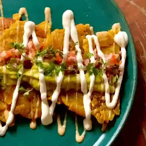 Patacón con Guacamole