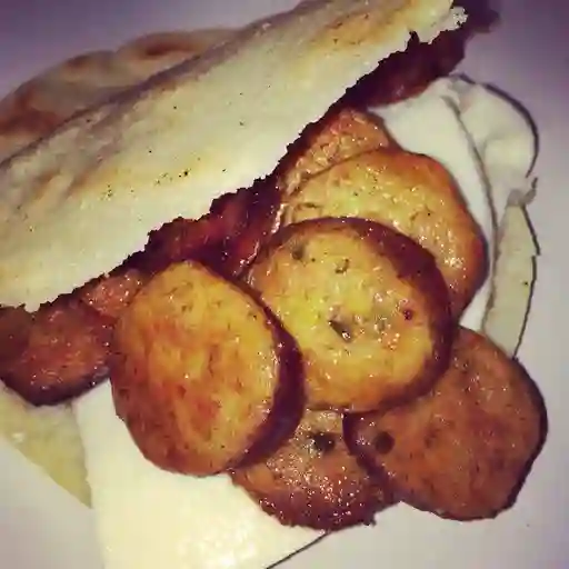 Arepa Mixta Chorizo Y Queso