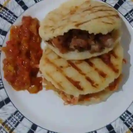 Arepa Mixta Chicharron Y Chorizo