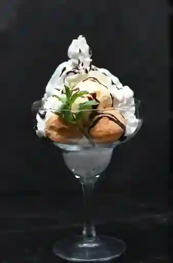 Exquisita Copa de Helado Frutal