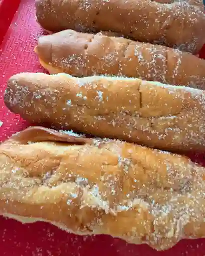 Churros rellenos de bocadillo y queso