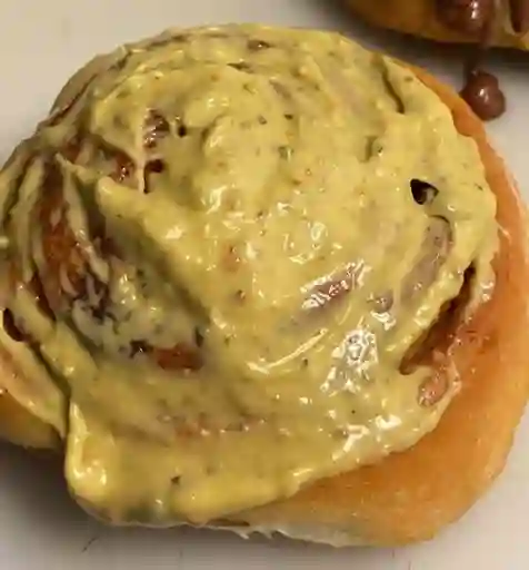 Cinnamon roll pistacho x unidad