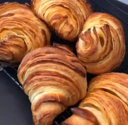 Croissant de jamón y queso