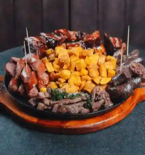 Picada Pequeña con Carne Premium