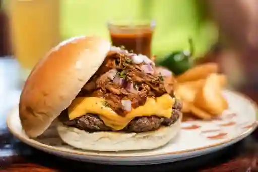 Birria Burger Papas Criollas