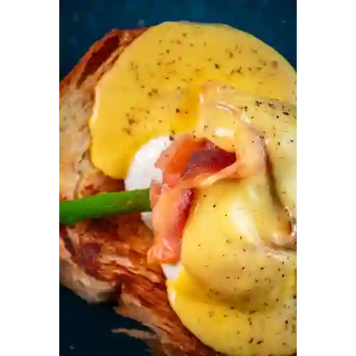 Huevos Benedictinos con Salmón Curado