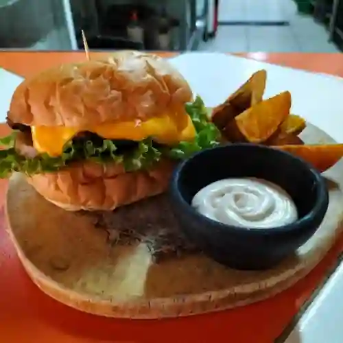 Combo de Hamburguesa Tipo Americano+ Gaseosa