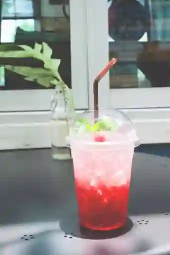 Soda Fresa 16 Oz