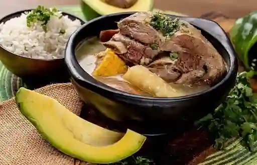 Sancocho De Costilla Con Yuca, Papa Y Plátano.