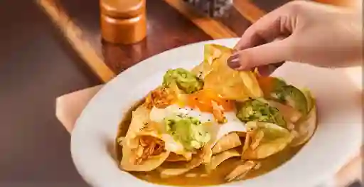 Chilaquiles con Huevos Fritos