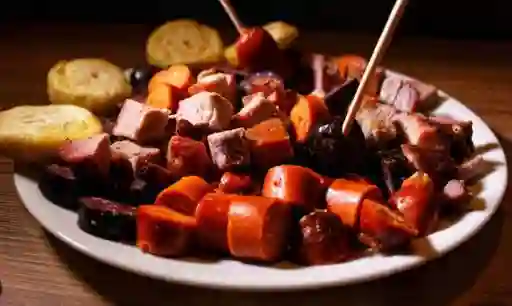 Chicharrón con Chorizo