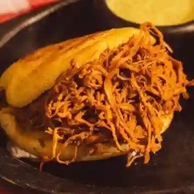 Arepa de Carne Desmechada