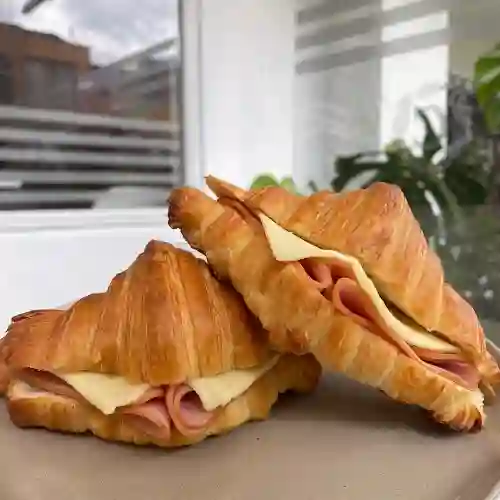Croissant de Jamon y Queso