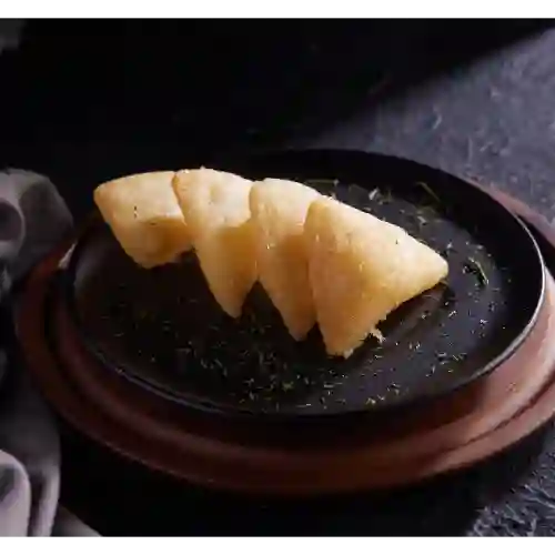 Yucas Fritas Rellenas de Queso.