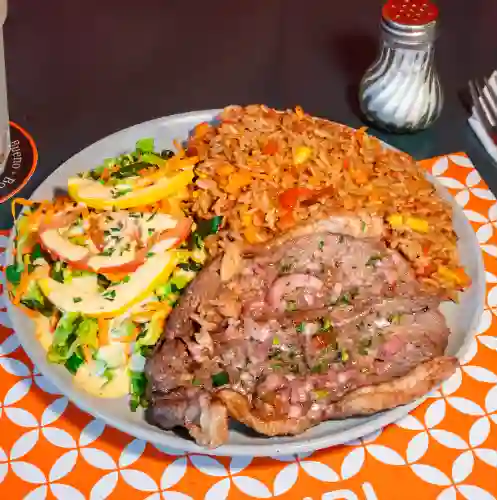 Churrasco con Chimichurri y Arroz Chaufa