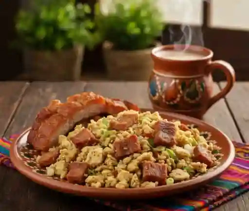 Migas de Arepas con Chicharron