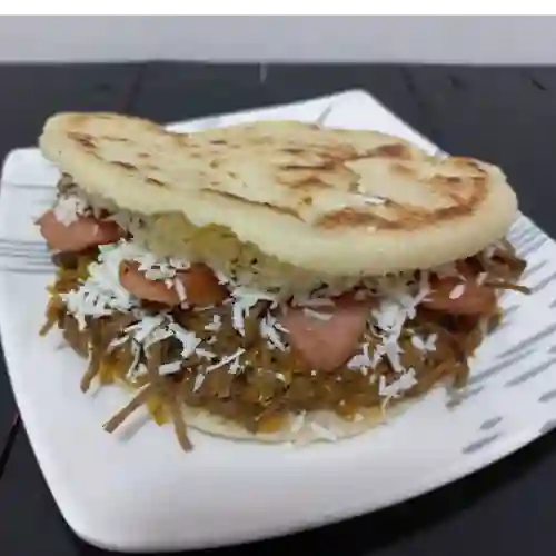 Arepa Chorizo y Carne