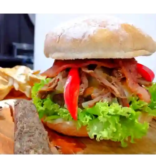 Hamburguesa Ropa Vieja a la Cubana