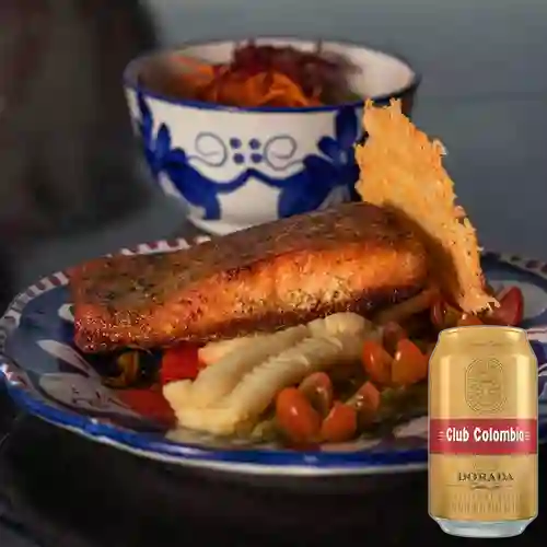 Combo Salmón Finas Hierbas + Club Cola Dorada Lata 330ml