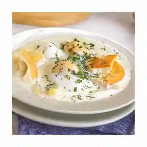 Caldo con Huevo y Arepa