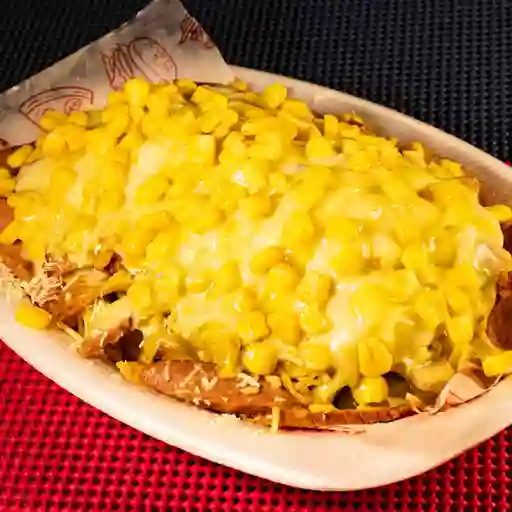 Salchipapa suiza gratinada