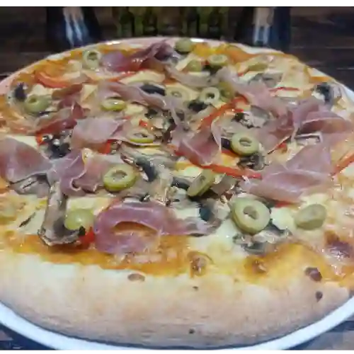 Pizza Artesanal Prosciutto Supremo