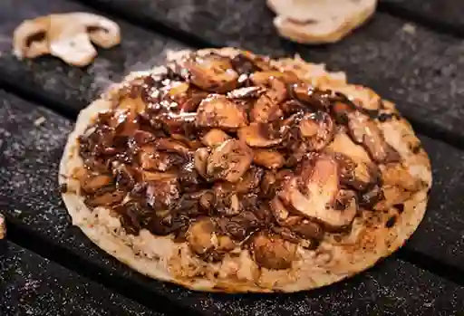 Arepa Pollo y Champiñones