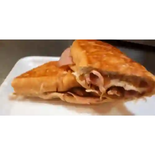 Promo Sándwich Jamón y Pollo