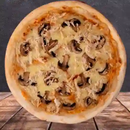 Pizza Pollo y Champiñones Mediana