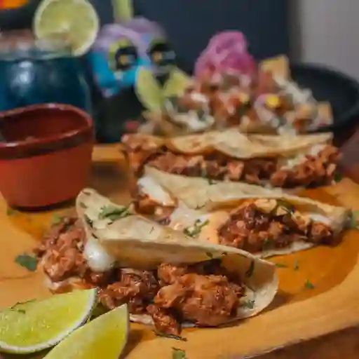 Quesadillas de pollo enchipotlado