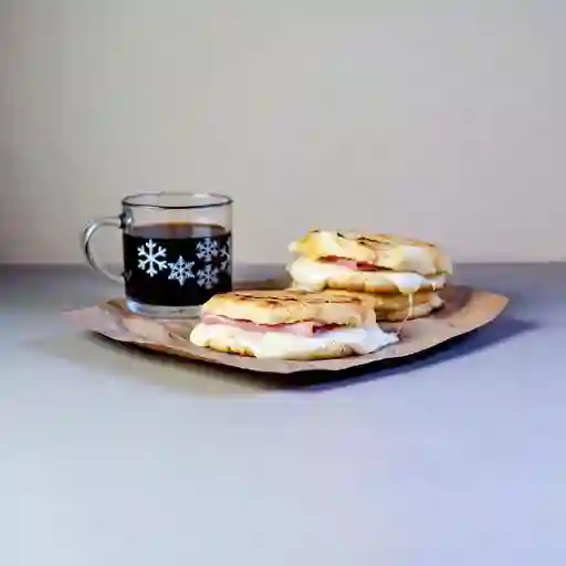 Arepa con Jamón y Queso